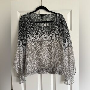 Women’s size L top